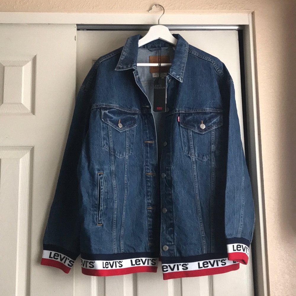 BRAND NEW—Levi Tri-Color Jean Jacket